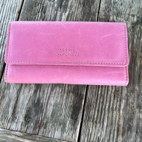 FOSSIL PINK LEATHER WALLET, good condition , compartments - Picture 1 of 6
